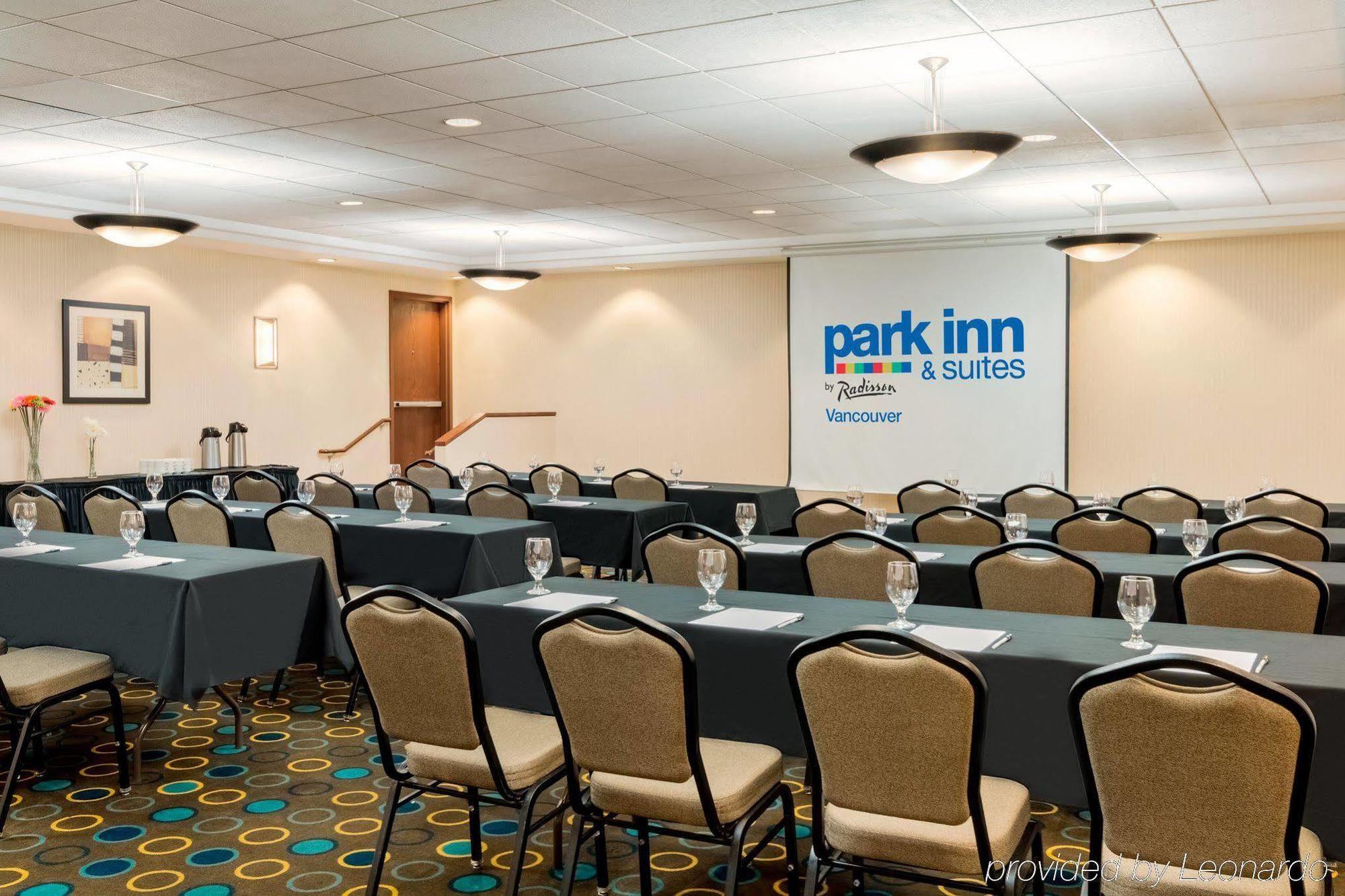 Park Inn & Suites By Radisson Ванкувър Екстериор снимка