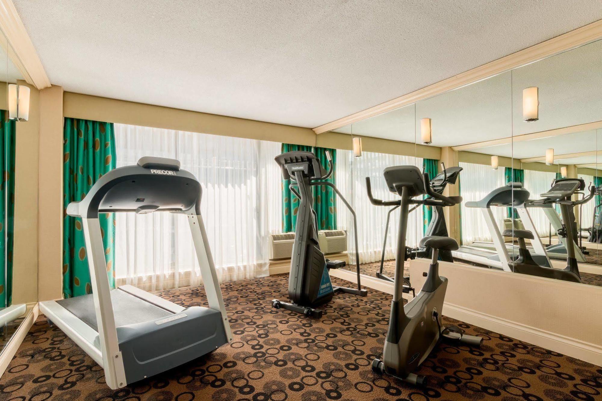 Park Inn & Suites By Radisson Ванкувър Екстериор снимка