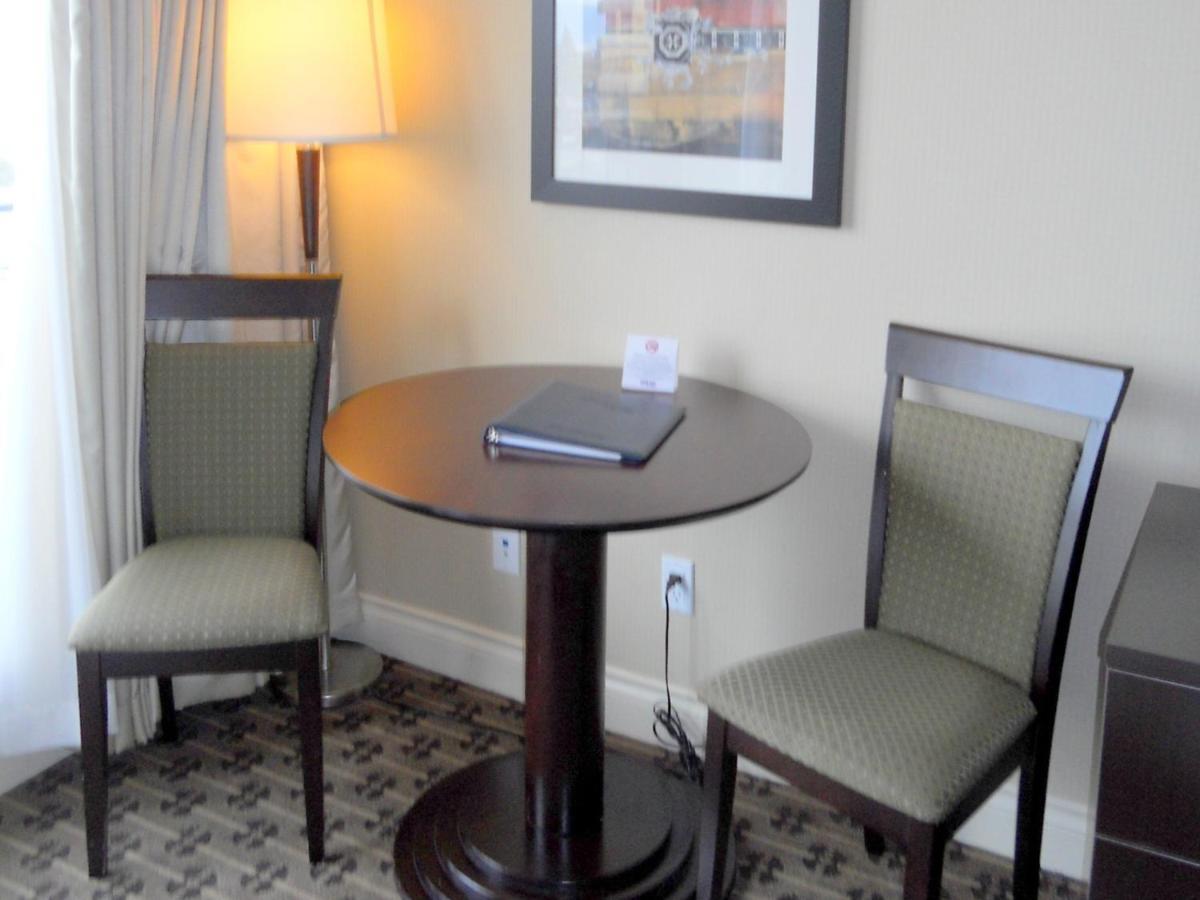 Park Inn & Suites By Radisson Ванкувър Екстериор снимка